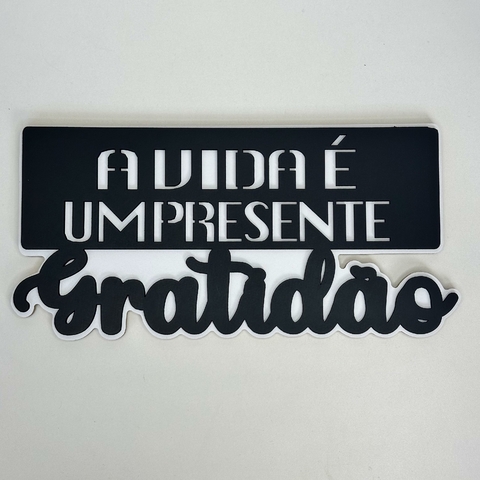 Placa Decorativa MDF Relevo 29cm - A Vida é Um Presente, Gratidão