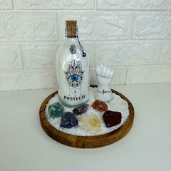 Kit ENERGIA ZEN (4 itens) - Jardim Zen Teca, Garrafa Amuleto Hamsá, Kit 7 Chakras Bruto, Figa Fé - MARA ROCHA DECORAÇÃO