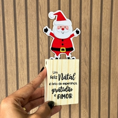 Enfeite Madeira Natalino Pinus e aplique Papai Noel - "Um Feliz Natal,,."