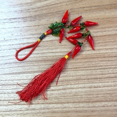 Chaveiro Amuleto de Pimentas com Tassel – Proteção e Energia Positiva - 35cm - MARA ROCHA DECORAÇÃO