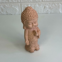 Buda Tibetano em Resina 14cm Rosê - Meditando - MARA ROCHA DECORAÇÃO