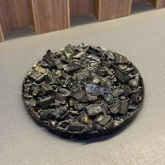 Incensário em Resina com Cristais de Turmalina Negra – 9 cm