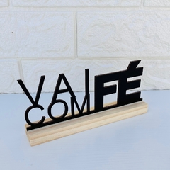 Enfeite de Mesa MDF e Pinus 18cm - Vai com Fé - comprar online
