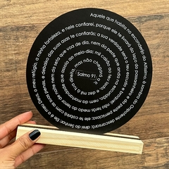 Enfeite de Mesa MDF Redondo 20cm Preto - Salmo 91 na internet