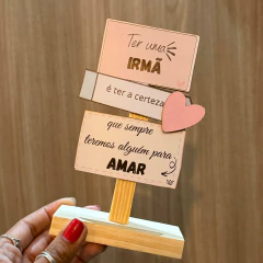 Placa Decorativa "Ter uma irmã é ter a certeza..." - comprar online