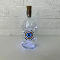 Garrafa de Vidro 500ml com LED - Olho Grego Central - MARA ROCHA DECORAÇÃO