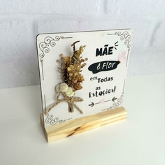 Enfeite de Mesa MDF e Pinus 13,5cm - Mãe é Flor na internet
