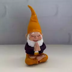 Gnomo da Sorte Gorro Amarelo e Roupinha Roxo em Gesso 18cm na internet
