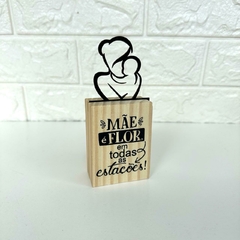 Enfeite Madeira Pinus 15cm - Mãe|Mãe é Flor - comprar online