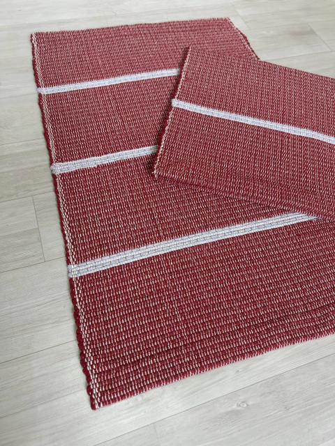 Tapete Encanto Vermelho Com Cinza 70x47cm