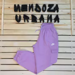 Jogging cargo NK con puño en internet