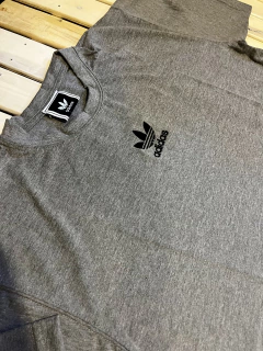 Remera Adidas Boxy Fit bordada - comprar online