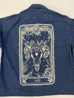 Camisa de jean boxy fit 'Arcano XIII' 13Cabras® - comprar online