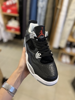 Jordan Retro 4 ‘Black Canvas’ [UA] en internet