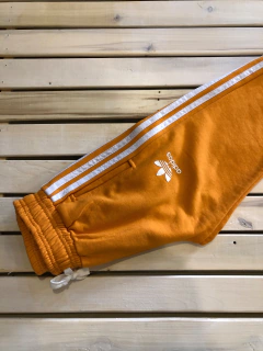 Jogging Adi logo