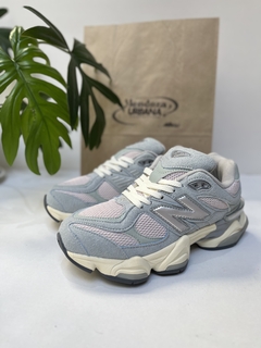 New Balance 9060 ‘ Pink Granite Silver Metallic’ UA] - comprar online
