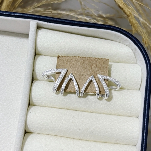 Brinco em V Duplo Invertido Cravejado em Prata 925