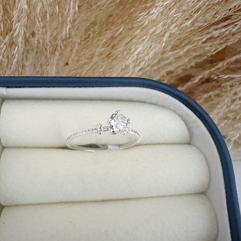 Anel Solitário 5 Garras Aro Detalhes Bolinhas Em Prata 925