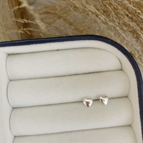 Brinco Baby Coração Liso em Prata 925