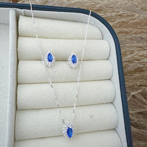 Conjunto Oval Zircônia Azul Borda Cravejada em Prata 925