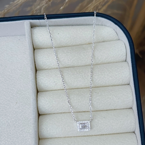 Colar Quadrado com Borda Cravejada e Corrente Elos em Prata 925