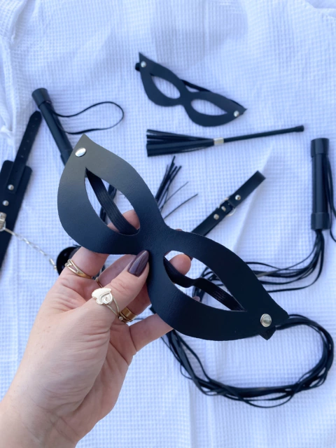 Máscara Sado de couro