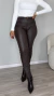 CALÇA SKINY RESINADA BARTIRA MARROM - By Carola Rodrigues - Moda Feminina 