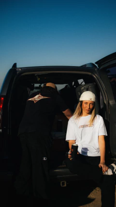 Remera snow 2000 negra - tienda online