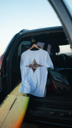 Remera snow 2000 blanco - KINDA