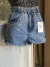 Short jeans com aplicações - comprar online