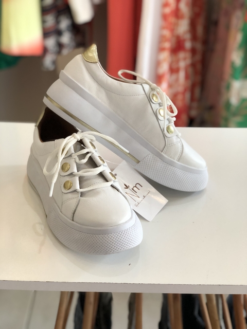 Tênis branco botões dourados - ANNE VICTORINI - comprar online