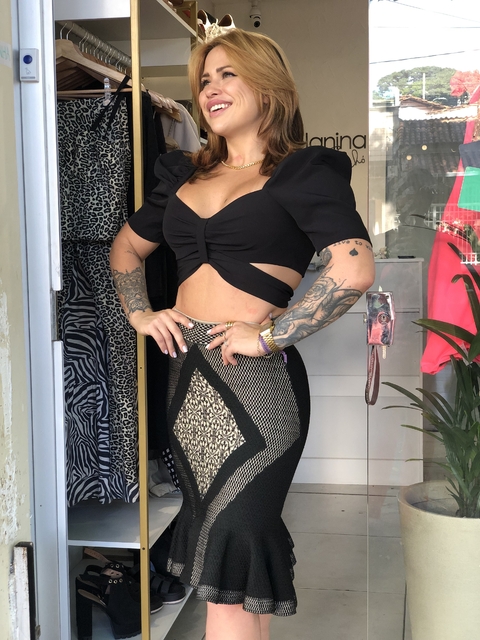 Saia clássica em tricot peplum preto - MARIA FILÓ - comprar online