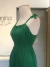Vestido midi verde bandeira na internet