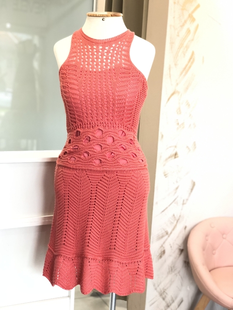 Vestido coral em crochê