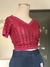 Camiseta cropped crochê pink e vermelho - comprar online