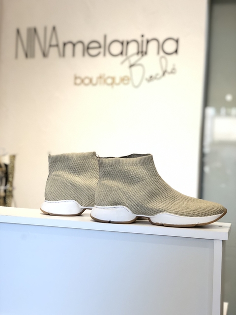 Tênis cano médio meia dourado - AREZZO - comprar online