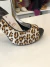 Sandália peep toe animal print em couro legítimo na internet