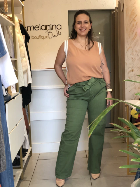 Calça reta verde folha cós invisível - Bludenim