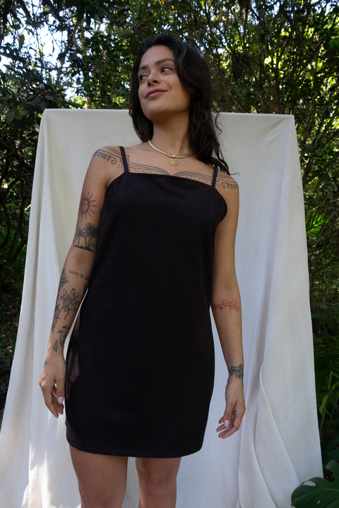 vestido camurça preto