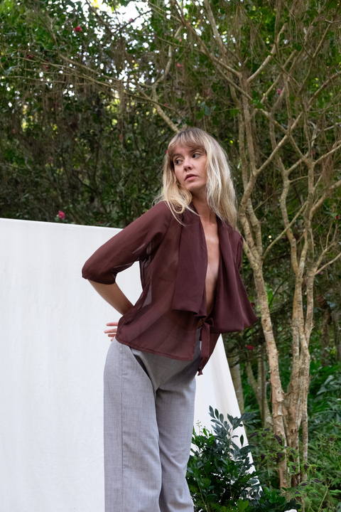 blusa marrone
