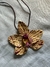 Colar orquídea amarela biscuit - comprar online