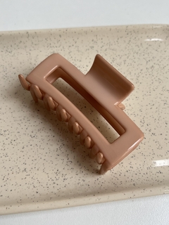 Broche - Beige oscuro (ER9694) - comprar online