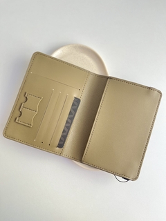 Portapasaporte Amayra - Verde (ER2164) en internet
