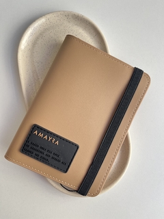 Portapasaporte Amayra - Beige (ER2166) - comprar online