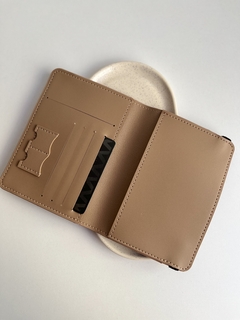 Portapasaporte Amayra - Beige (ER2166) en internet