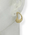 Brinco Banhado Dourado - Forma orgânica com textura - comprar online