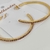 Argola fina cravejada G - Caramelo na internet