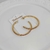 Argola fina cravejada G - Caramelo - Rosana Bijoux 