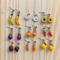 Brinco mini cenoura na internet