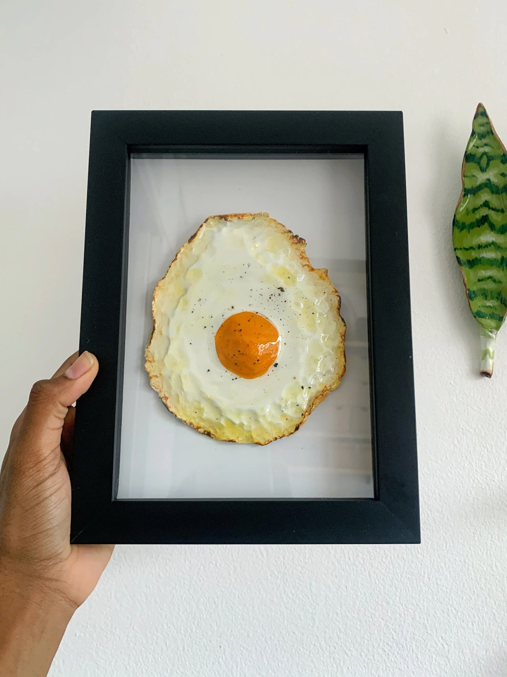 Quadro Escultura Ovão Frito em moldura caixa Sob Encomenda